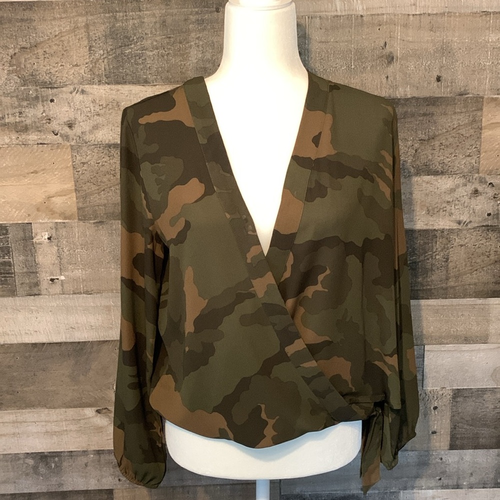 New York & Company Camouflage Top Size S